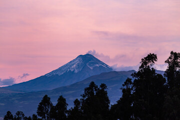 Cotopaxi volcano from Quito © ecuadorquerido
