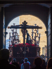 Trono de Jesucristo en la cruz durante la celebración de la Semana Santa de Baeza, Jaen