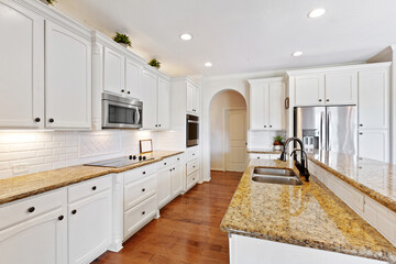 white kitchen 
