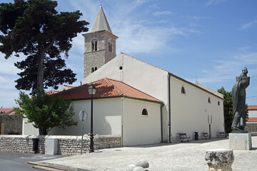 Fototapeta na wymiar church in the dalmatian village nin