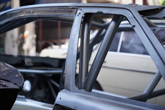 Race car's roll cage design and detail