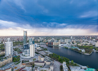 Obraz premium Yekaterinburg city and pond aerial panoramic view at summer sunset.