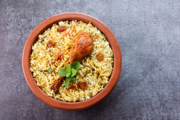 Chicken biryani Spicy Indian Malabar biryani Hyderabadi biryani, Dum Biriyani pulao golden bowl...