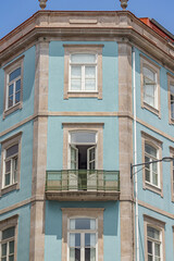 Fototapeta na wymiar gros plan sur des immeubles de la vieille ville de Porto (Portugal)