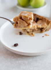 A bite of apple pie on a fork