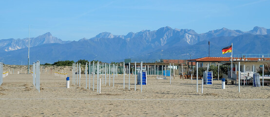  Strand von Viareggio in Italien mit Deutschlandfahne Schwarz Rot Gold