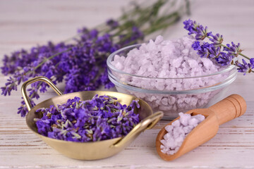 Obraz na płótnie Canvas Lavender bath salt with fresh lavender flowers on a white background. 