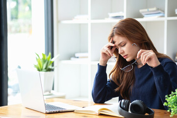 Concept Burnout Syndrome.  A woman feels uncomfortable working. Which is caused by stress, accumulated from unsuccessful work And less resting body. Consult a specialist psychiatrist.
