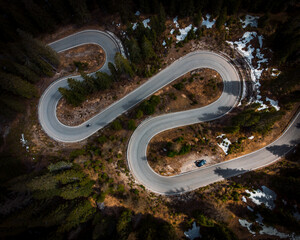 snake road on pass giau