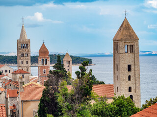 Obraz premium Mittelalterliche Türme der Stadt Rab in Kroatien
