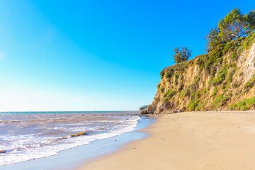 Fototapeta na wymiar Malibu Coastline: Majestic Cliffs and Blue Sky