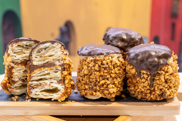 Dulce típico argentino, milhojas con chocolate