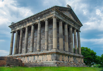 Fototapeta na wymiar ruins of ancient roman temple