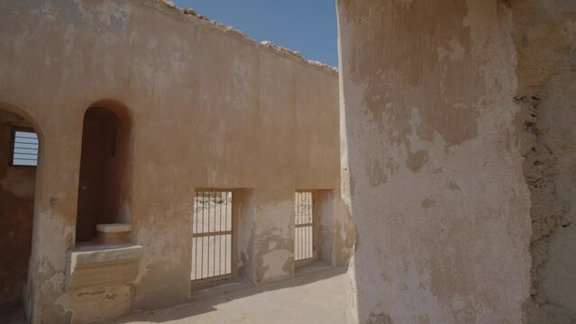 Al Jumail, Abandoned mosque with minaret at ruined ancient Arab fishing village, North Qatar.

