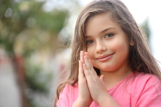 child girl praying, praying child, religious, faith, spirituality, hands folded