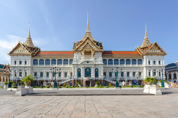 Fototapeta na wymiar Wat Phra Kaew ancient temple and Grand Palace in Bangkok.