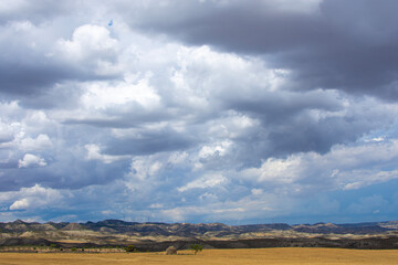 Fototapeta na wymiar Idyllic scenery with a cloudy sky in the mountain range of Alcubierre