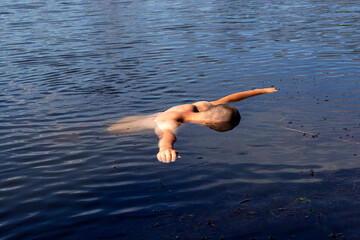 drowned man, floating body of a drowned person