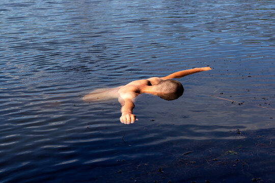 drowned man, floating body of a drowned person