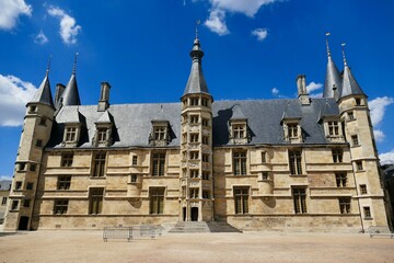Fototapeta na wymiar l’ancien palais des ducs de Nevers