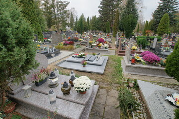Cmentarz. Dzień zmarłych.