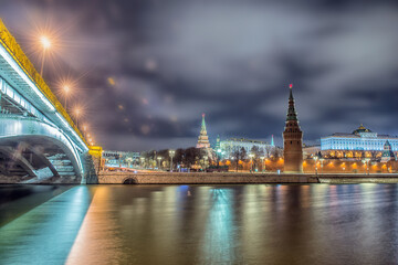 Obraz premium Russia, Moscow, night view of the Moskva River, Bridge and the Kremlin