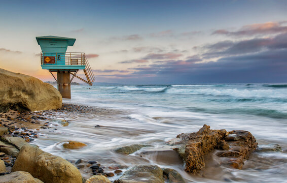 Rushing waves at Cardiff Reef
