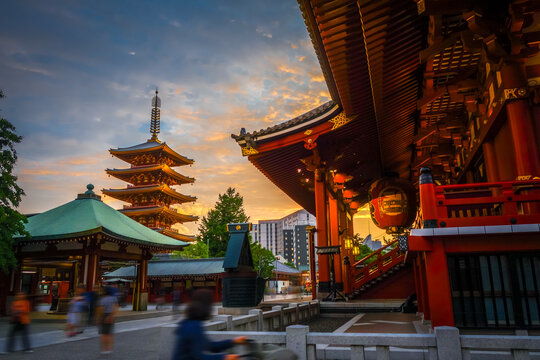 Hondo and pagoda at sunset in Senso-ji Kannon temple, Tokyo, Japan