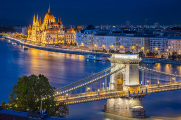 Fototapeta na wymiar Cityscape image of Budapest, capital city of Hungary, during twilight blue hour.