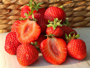 Fresh strawberries, whole or halved