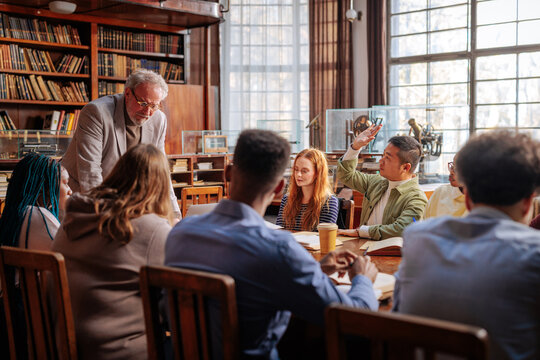 Academic lecturer in class with students.