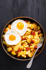 close up of rustic sausage hash breakfast - obrazy, fototapety, plakaty