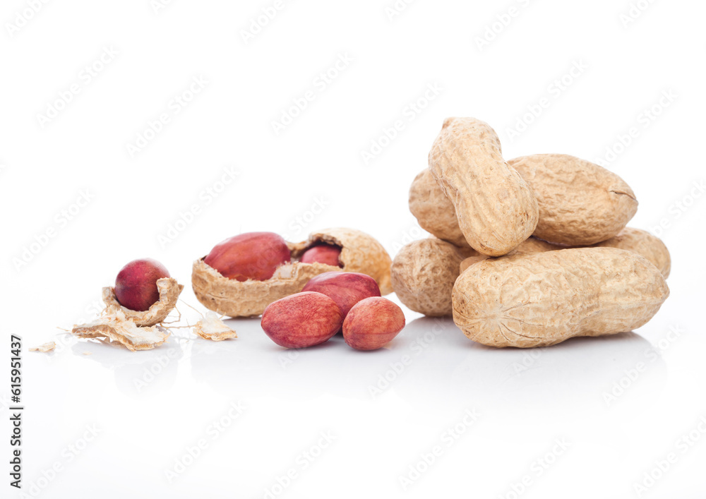 Poster raw peanuts with shell on white background with reflection