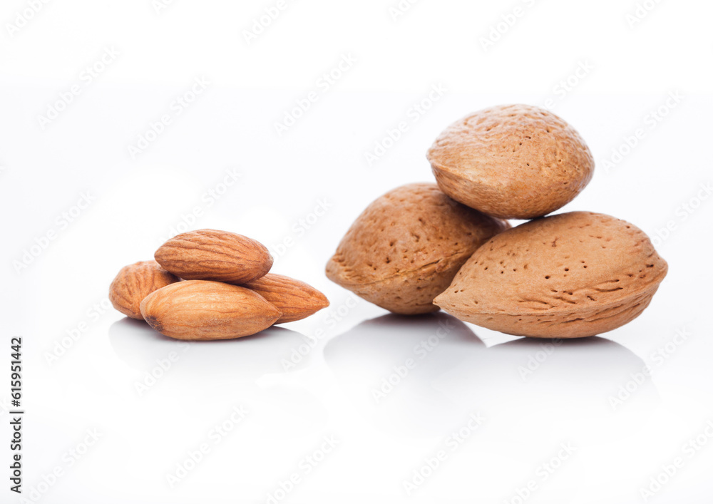Poster raw almonds nuts with shell on white background with reflection