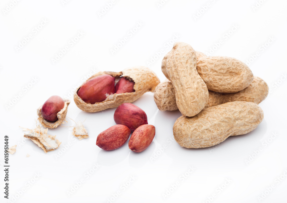 Poster raw peanuts with shell on white background with reflection