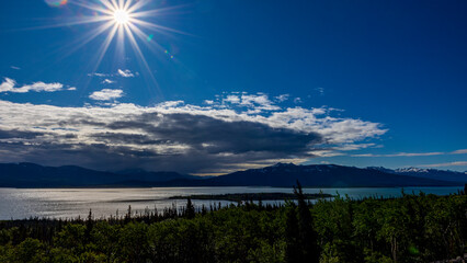 カナダ　ユーコン　ロックグレイシャートレイルから見るデサデアッシュ湖