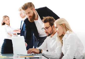 Obraz premium Businessman in office connected on internet network with a computer. concept of startup company