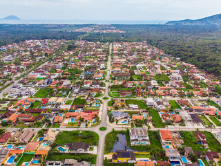 Obraz premium sky view city in forest 