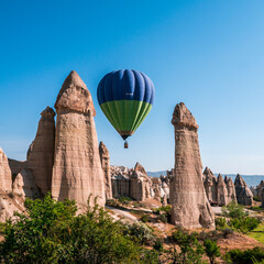 Fototapeta na wymiar Lonely Hot Air Balloon above the Love Valley in Cappadocia, Turkey