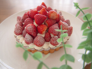 お菓子作り　苺のタルト