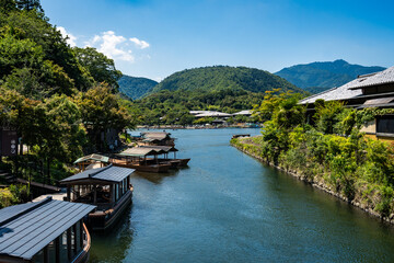 Fototapeta premium 京都嵐山・桂川の風景