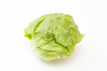 白背景に置かれた新鮮なレタス