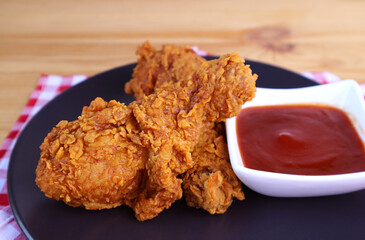 Closeup of Delectable Golden Brown Crispy Fried Chicken Drumsticks Served with Dip