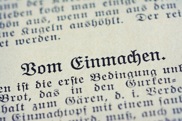 Obraz premium Seite von altem Kochbuch mit den Wörtern 