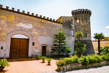 Obraz premium Sessa Aurunca, Campania. The main gate fo the town, called Porta dei Cappuccini. Part of the wall built in the XV century.