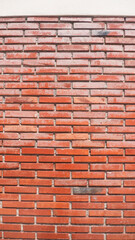 Pared de ladrillo rojo en edificio antiguo