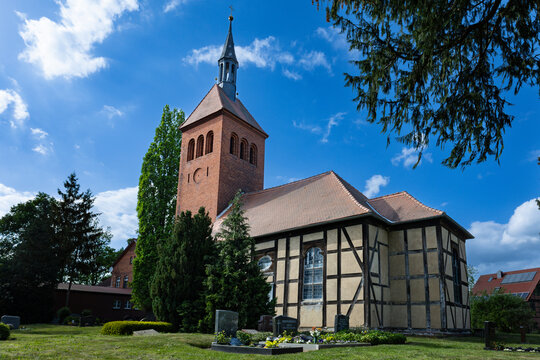 Dorfkirche St. Marien, Beuster