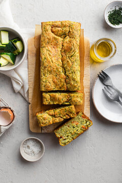 cake sal&eacute; &agrave; la courgette saumon fum&eacute; et aneth fait maison
