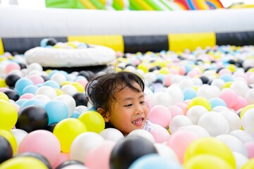 Fototapeta na wymiar child playing with colorful balls