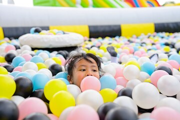 Fototapeta na wymiar child playing with colorful balls
